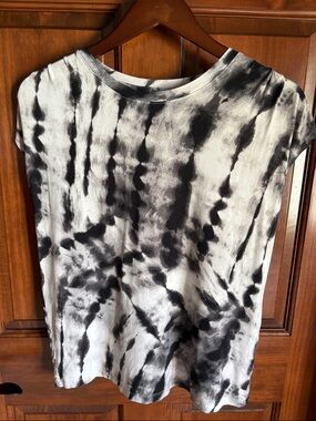 Simply Vera Vera Wang Cap Sleeve Black&White Tie-Dye Top Women's XS (runs big)